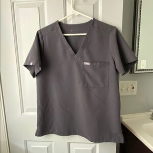 Figs Scrub Set Gray Catarina top (M) and Zamora jogger bottom (S)